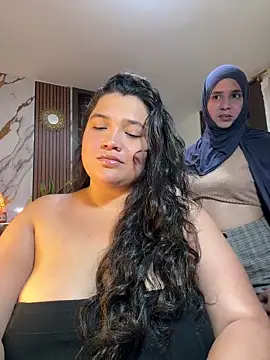Snapshot of sweetmuslim01 chatting on 04/18/26, 03:32 sweetmuslim01 online show from 04/18/26, 03:32