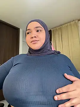 Snapshot of sweetmuslim01 chatting on 05/29/26, 08:29 sweetmuslim01 online show from 05/29/26, 08:29