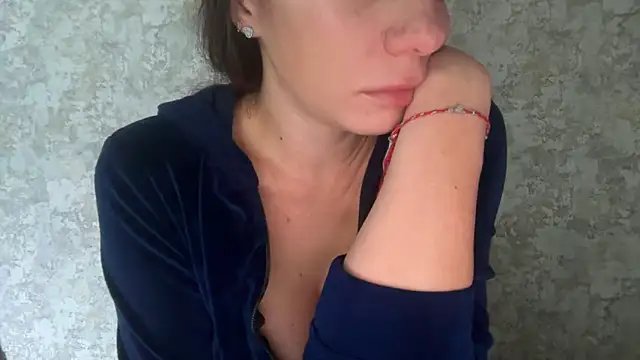 Snapshot of Angelinaa19 chatting on 04/21/26, 08:31 Angelinaa19 online show from 04/21/26, 08:31