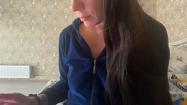 Snapshot of Angelinaa19 chatting on 04/23/26, 01:02 Angelinaa19 online show from 04/23/26, 01:02