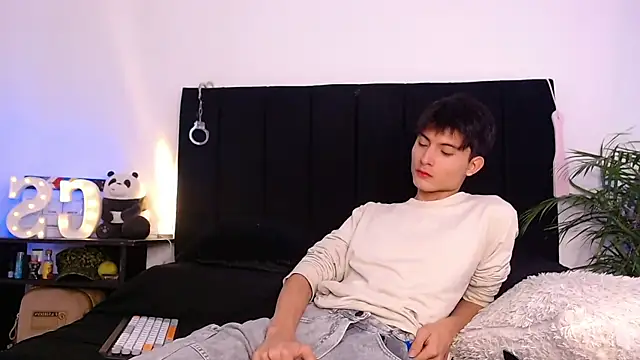 thomasbennett  online show from 11/08/25, 11:54