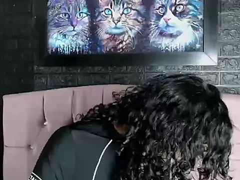 Snapshot of hot_and_fucking_girl chatting on 11/08/25, 08:18 hot and fucking girl online show from 11/08/25, 08:18