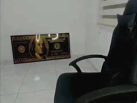 Snapshot of queen_findom1 chatting on 03/15/26, 06:08 queen findom1 online show from 03/15/26, 06:08