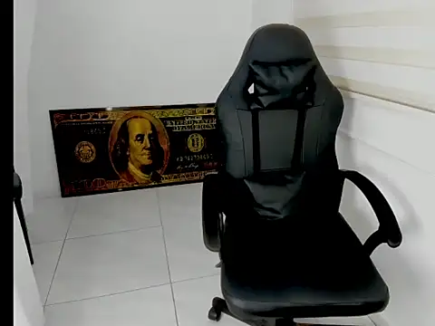 Snapshot of queen_findom1 chatting on 04/03/26, 05:49 queen findom1 online show from 04/03/26, 05:49