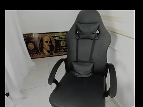 Snapshot of queen_findom1 chatting on 04/09/26, 06:19 queen findom1 online show from 04/09/26, 06:19