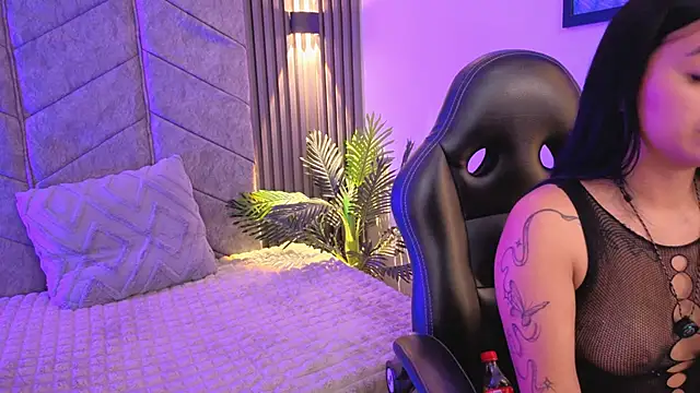 Snapshot of AuroraLanee_ chatting on 11/08/25, 07:19 AuroraLanee online show from 11/08/25, 07:19