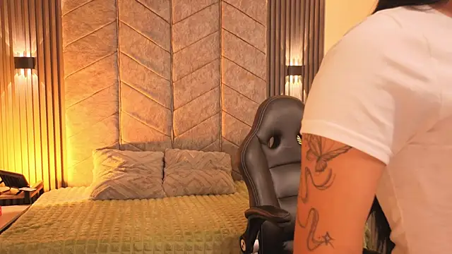 AuroraLanee  online show from 11/11/25, 07:14