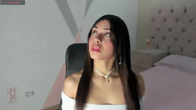 Snapshot of ZarinaWynne chatting on 05/15/26, 02:24 ZarinaWynne online show from 05/15/26, 02:24