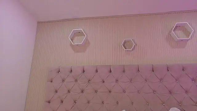 Snapshot of ZarinaWynne chatting on 07/17/26, 01:51 ZarinaWynne online show from 07/17/26, 01:51