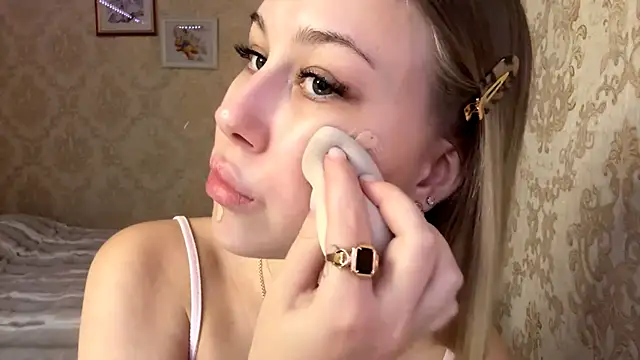 Rose Lachrymose online show from 11/07/25, 12:49