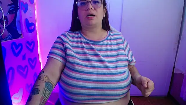Snapshot of kattybbwbigboobs_ chatting on 07/15/26, 10:04 kattybbwbigboobs online show from 07/15/26, 10:04
