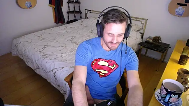 Snapshot of skatejocke chatting on 11/15/25, 08:27 skatejocke online show from 11/15/25, 08:27