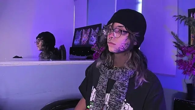 luxiel  online show from 12/03/25, 09:35