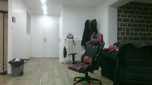 Snapshot of samia42 chatting on 11/16/25, 10:04 samia42 online show from 11/16/25, 10:04