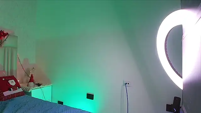 alanarose18 online show from 12/01/25, 07:08