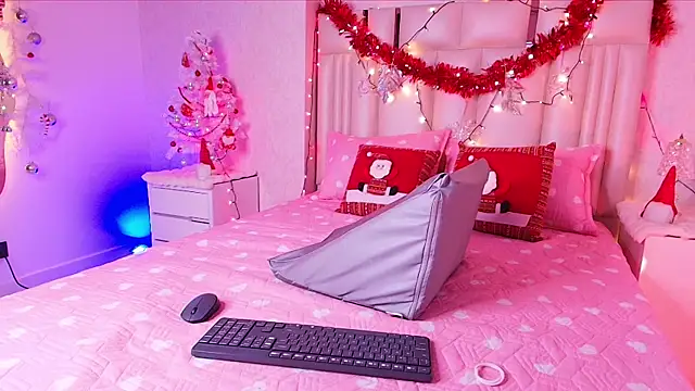 alanarose18 online show from 12/14/25, 07:18