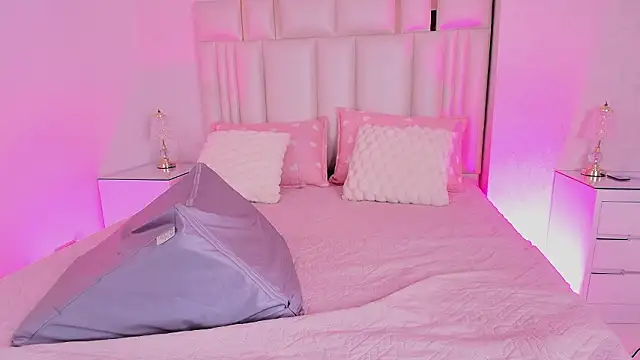 alanarose18 online show from 03/10/26, 07:19