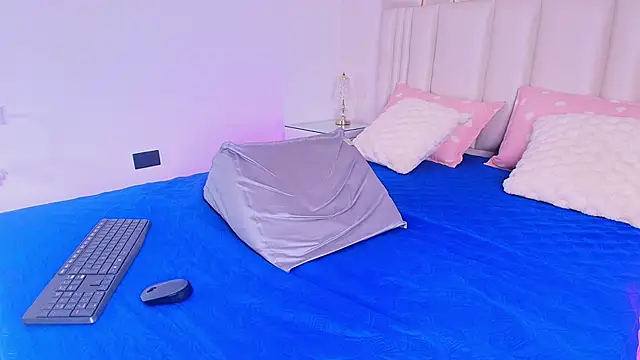 alanarose18 online show from 04/13/26, 07:19