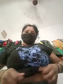 Snapshot of Janhvi_bhabhi_ji chatting on 07/18/26, 09:24 Janhvi bhabhi ji online show from 07/18/26, 09:24