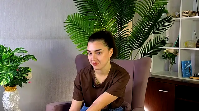 Snapshot of EleneGroder chatting on 11/09/25, 06:12 EleneGroder online show from 11/09/25, 06:12