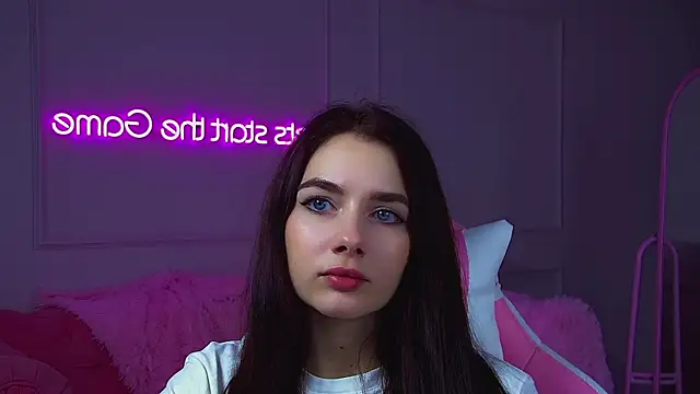 SelenaPonces online show from 11/12/25, 12:16