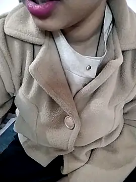 Sexy Divya   online show from 12/20/25, 05:58