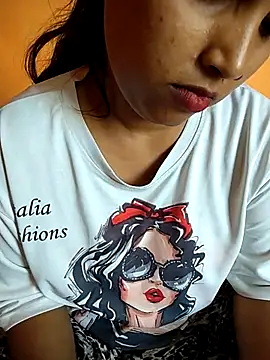 Snapshot of Sexy_Divya__ chatting on 04/23/26, 04:35 Sexy Divya online show from 04/23/26, 04:35