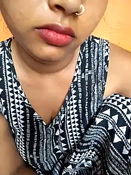 Snapshot of Sexy_Divya__ chatting on 06/11/26, 01:49 Sexy Divya online show from 06/11/26, 01:49