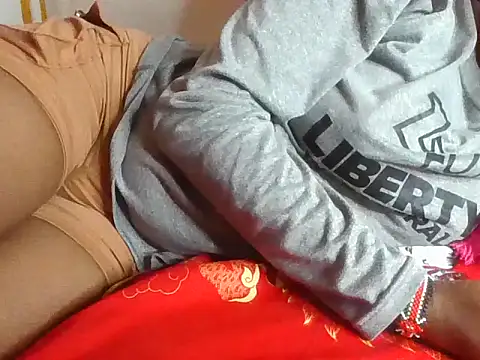 Snapshot of Christmasebony chatting on 11/08/25, 08:25 Christmasebony online show from 11/08/25, 08:25