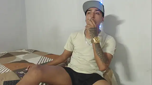 Snapshot of scotthott chatting on 11/10/25, 08:19 scotthott online show from 11/10/25, 08:19