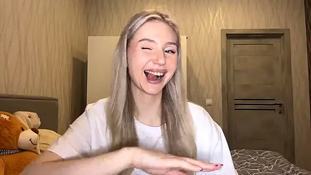 MoonlitCrystalia online show from 11/08/25, 04:40