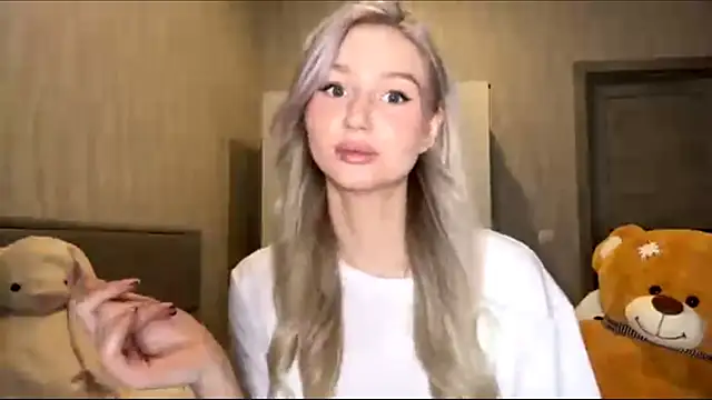 MoonlitCrystalia online show from 11/09/25, 04:16