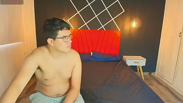 Logan Chloe online show from 11/24/25, 11:54