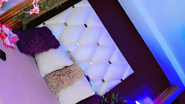 AnnaRouseQueen online show from 04/03/26, 07:56