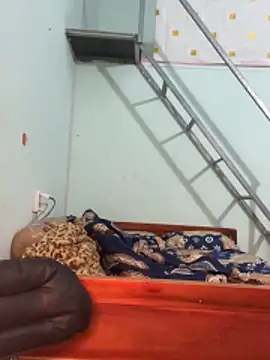 Lynn-122 online show from 11/18/25, 04:17