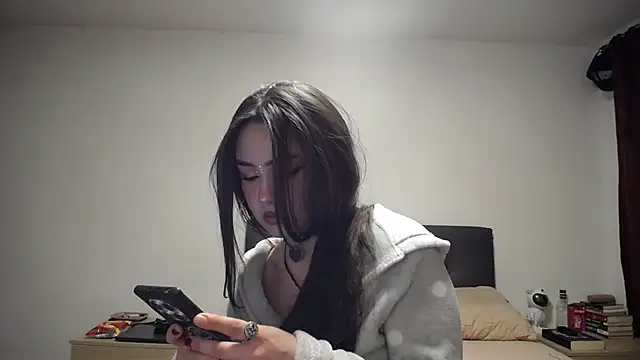 Snapshot of _Pariiss chatting on 03/17/26, 08:01 Pariiss online show from 03/17/26, 08:01