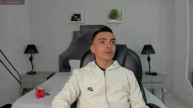 NicoKingg  online show from 12/03/25, 04:42