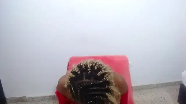 NiaOlsson  online show from 11/08/25, 08:29