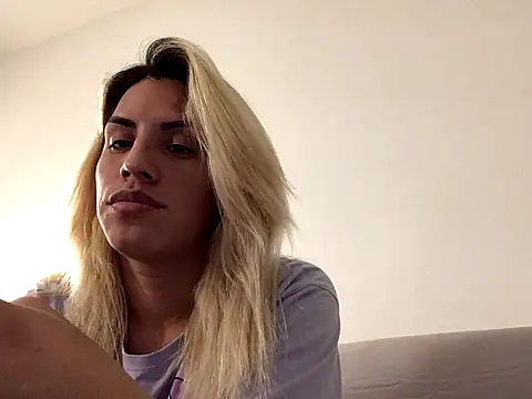 Snapshot of ESTRELLABERECHUCKY chatting on 11/20/25, 08:41 ESTRELLABERECHUCKY online show from 11/20/25, 08:41