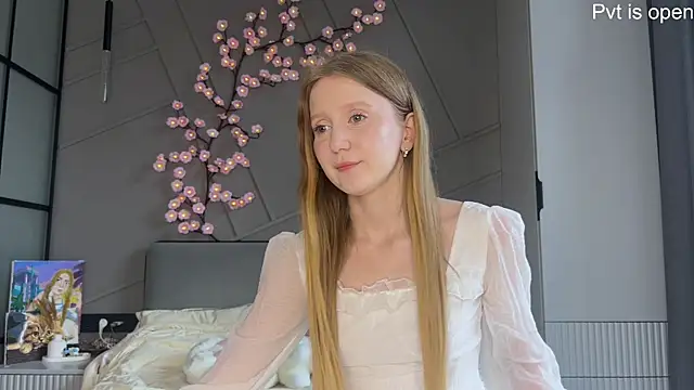 MiraJuicyJune online show from 05/29/26, 04:32