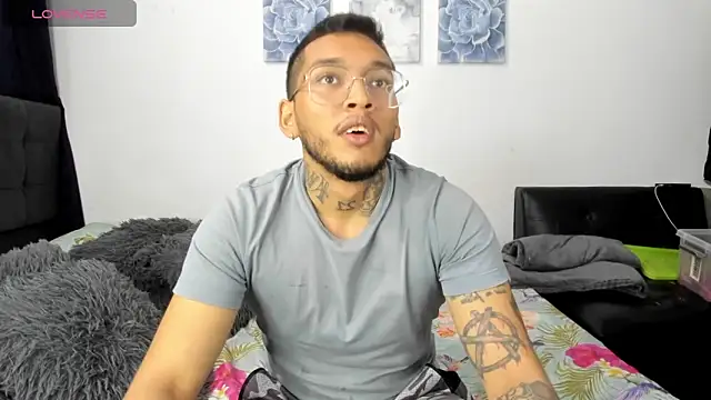 ariannawil online show from 12/15/25, 12:37