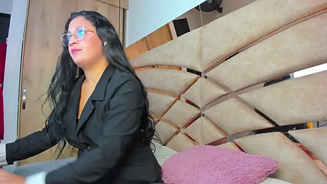 PARKERTHOMPSON online show from 12/21/25, 11:06