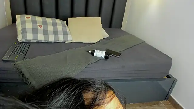 NicoletCherry   online show from 12/01/25, 07:52