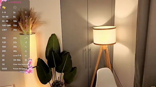 Snapshot of AdameShoyer chatting on 12/01/25, 07:41 AdameShoyer online show from 12/01/25, 07:41