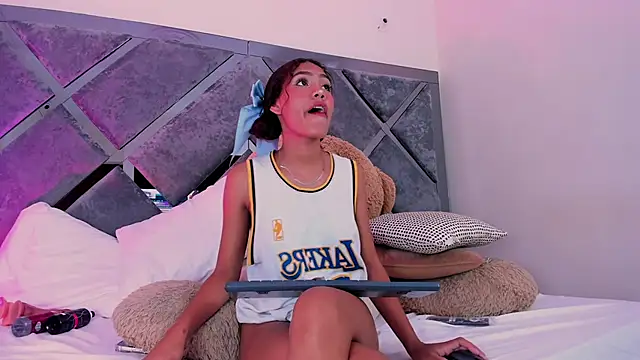 luciagray1 online show from 12/03/25, 12:40