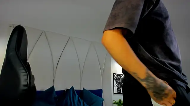 Maxwell Dupont online show from 12/01/25, 07:30