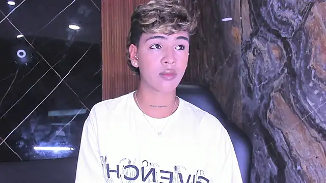 Timmy Kiing  online show from 11/22/25, 08:41