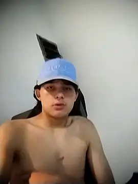 Snapshot of tom_hot20 chatting on 11/16/25, 06:19 tom hot20 online show from 11/16/25, 06:19