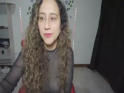 Snapshot of MystiKa_17 chatting on 11/28/25, 02:25 MystiKa 17 online show from 11/28/25, 02:25