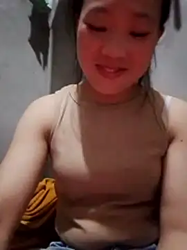 Snapshot of Yumiik2kk chatting on 11/17/25, 11:38 Yumiik2kk online show from 11/17/25, 11:38